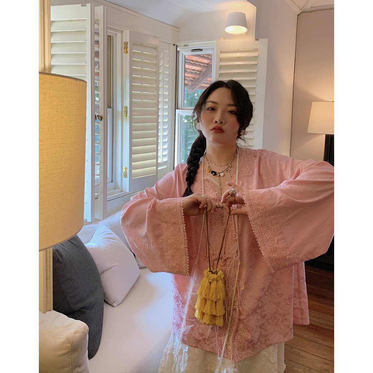 Plus Size Long Sleeve V-Neck Lace Shirt for Women - New Chinese Style National Wind Spring 2025 Top Plus Size Long Sleeve V-Neck Lace Shirt for Women - New Chinese Style National Wind Spring 2025 Top