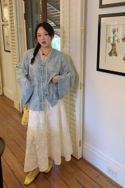 Plus Size Long Sleeve V-Neck Lace Shirt for Women - New Chinese Style National Wind Spring 2025 Top