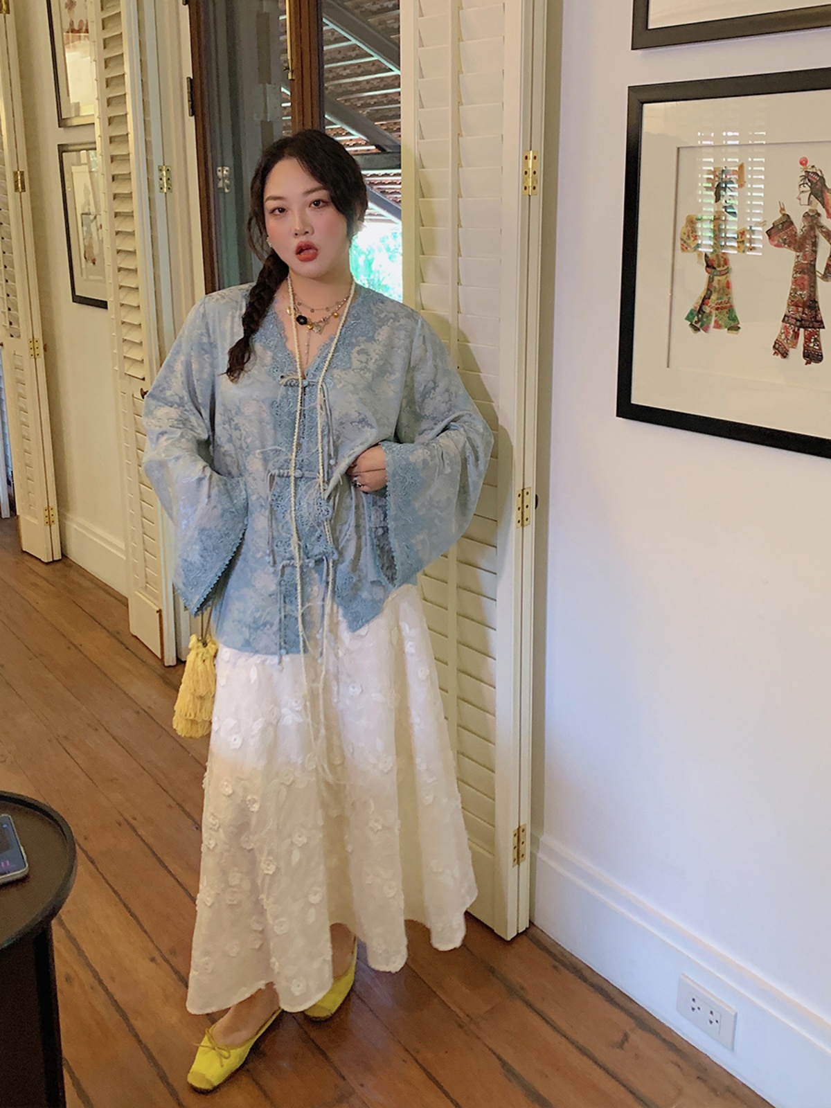 Plus Size Long Sleeve V-Neck Lace Shirt for Women - New Chinese Style National Wind Spring 2025 Top Plus Size Long Sleeve V-Neck Lace Shirt for Women - New Chinese Style National Wind Spring 2025 Top