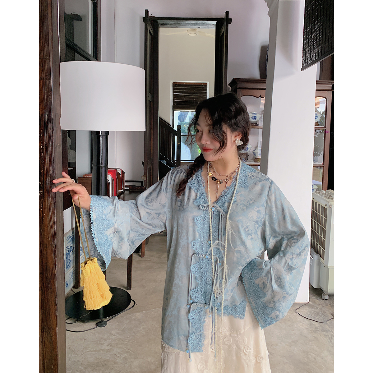 Plus Size Long Sleeve V-Neck Lace Shirt for Women - New Chinese Style National Wind Spring 2025 Top Plus Size Long Sleeve V-Neck Lace Shirt for Women - New Chinese Style National Wind Spring 2025 Top