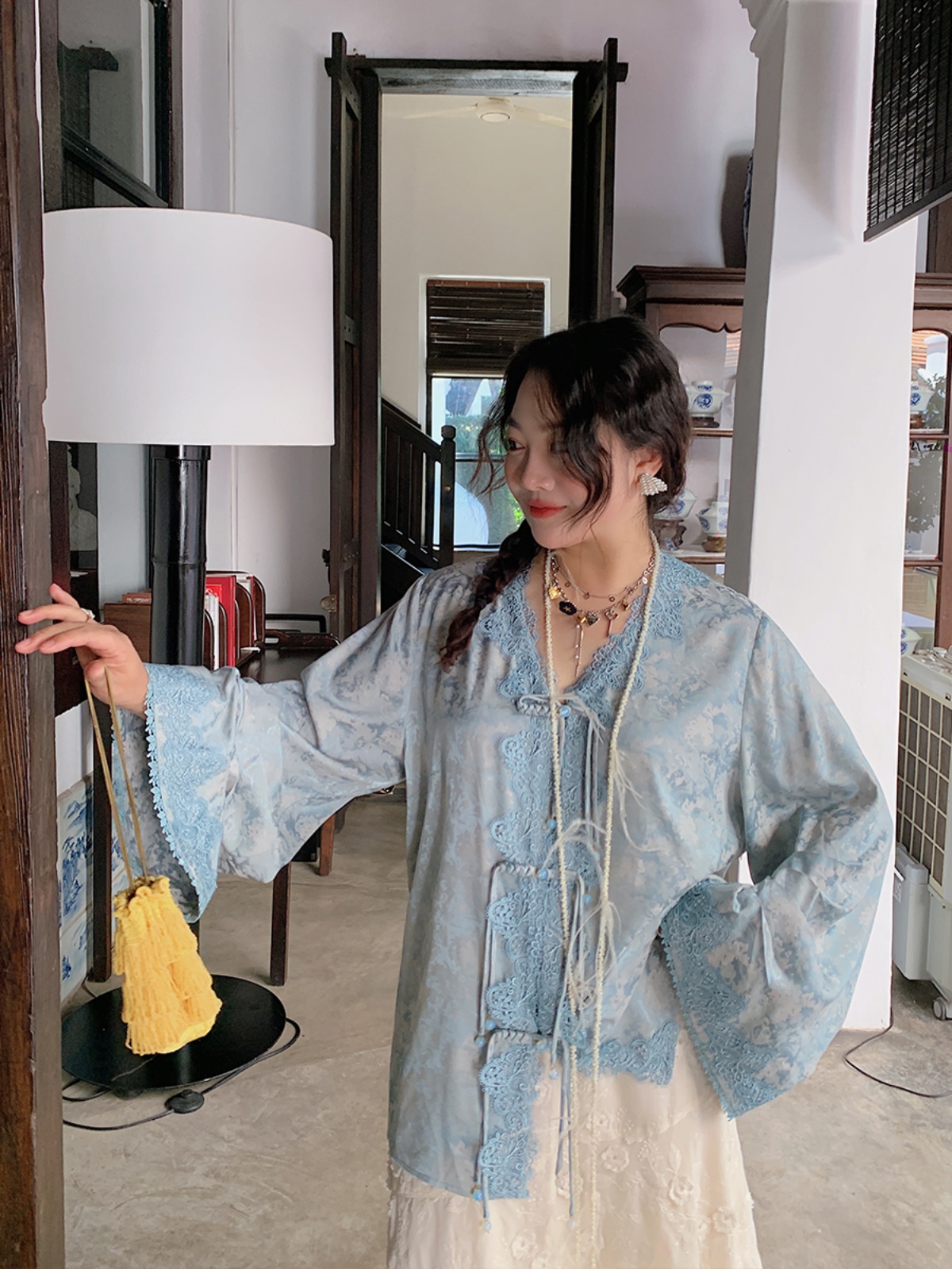 Plus Size Long Sleeve V-Neck Lace Shirt for Women - New Chinese Style National Wind Spring 2025 Top Plus Size Long Sleeve V-Neck Lace Shirt for Women - New Chinese Style National Wind Spring 2025 Top