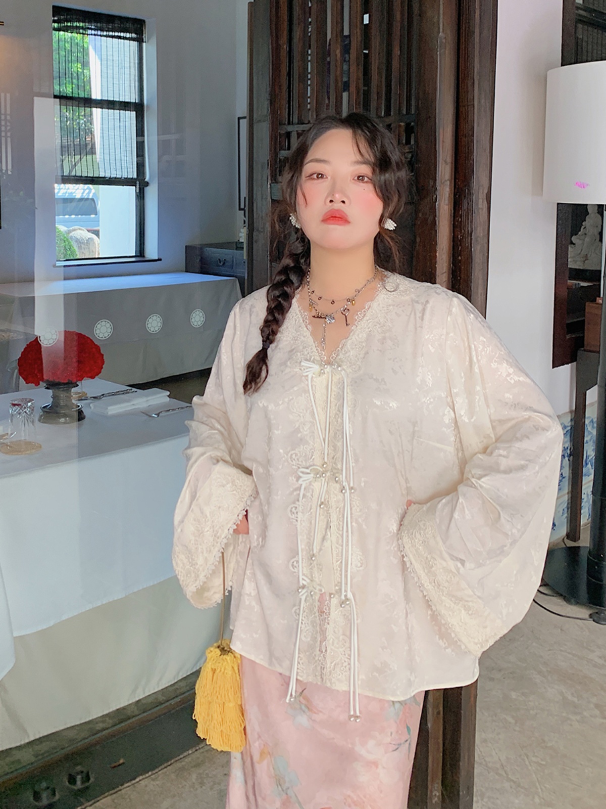 Plus Size Long Sleeve V-Neck Lace Shirt for Women - New Chinese Style National Wind Spring 2025 Top Plus Size Long Sleeve V-Neck Lace Shirt for Women - New Chinese Style National Wind Spring 2025 Top