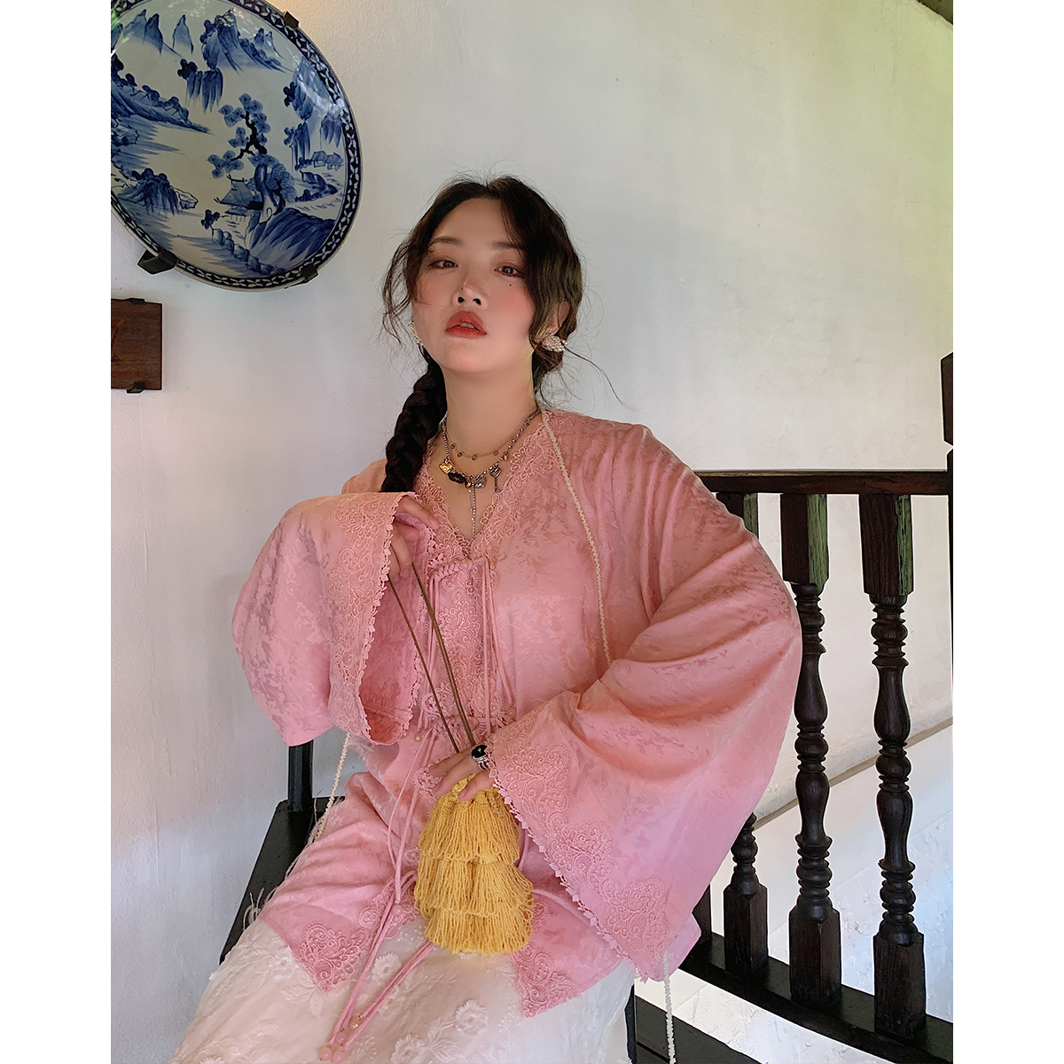 Plus Size Long Sleeve V-Neck Lace Shirt for Women - New Chinese Style National Wind Spring 2025 Top Plus Size Long Sleeve V-Neck Lace Shirt for Women - New Chinese Style National Wind Spring 2025 Top