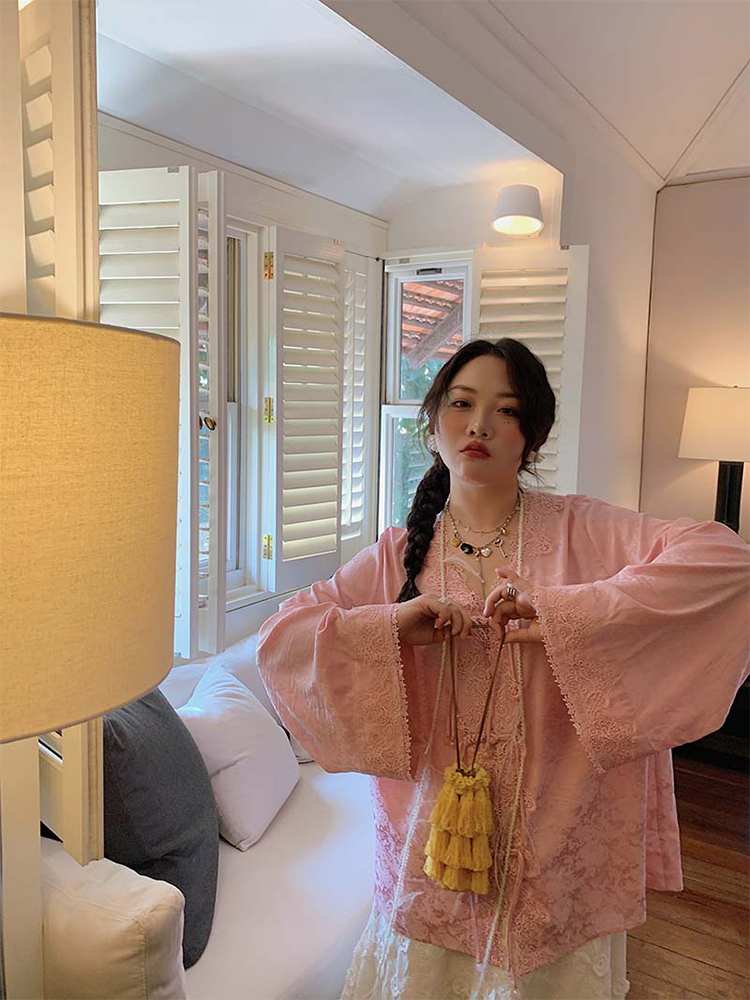 Plus Size Long Sleeve V-Neck Lace Shirt for Women - New Chinese Style National Wind Spring 2025 Top Plus Size Long Sleeve V-Neck Lace Shirt for Women - New Chinese Style National Wind Spring 2025 Top