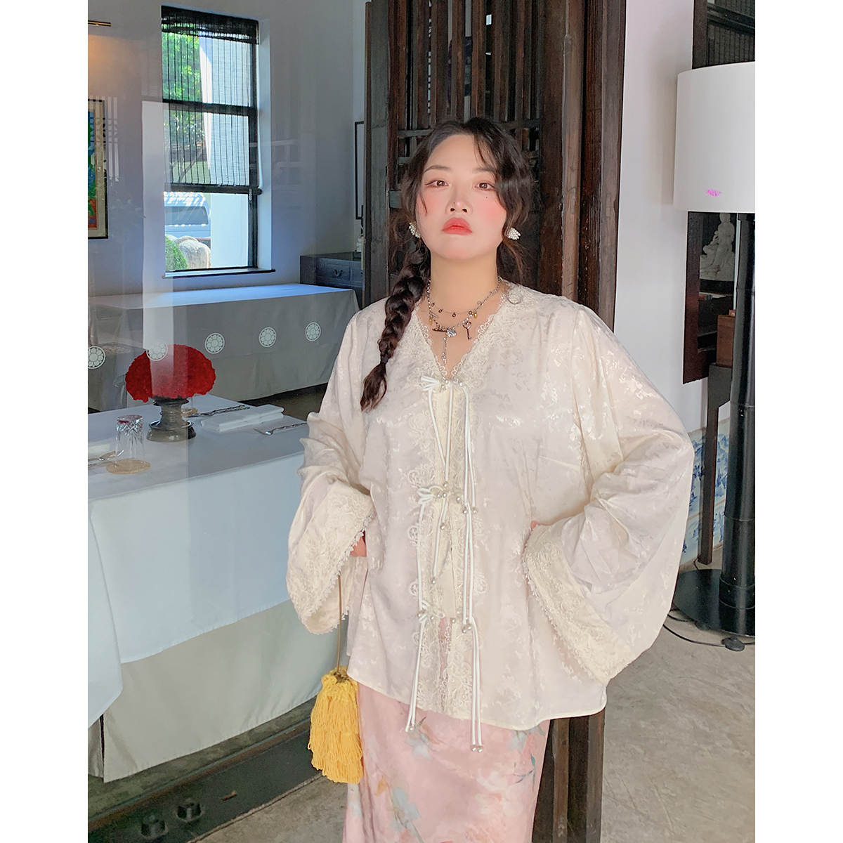 Plus Size Long Sleeve V-Neck Lace Shirt for Women - New Chinese Style National Wind Spring 2025 Top Plus Size Long Sleeve V-Neck Lace Shirt for Women - New Chinese Style National Wind Spring 2025 Top