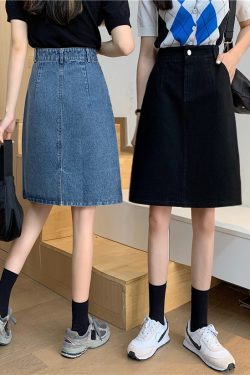 Plus-Size Mid-Length Denim Skirt for Curvy Figures, Hip-Hugging A-Line Design with Split Detail, Trendy One-Step Style