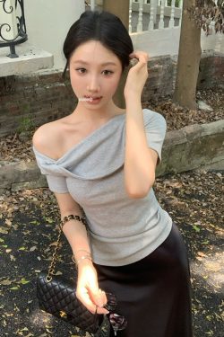 Plus Size Off-Shoulder Short Sleeve T-Shirt for Women - Summer Slim Fit Twisted Design, Trendy Spicy Girl Top