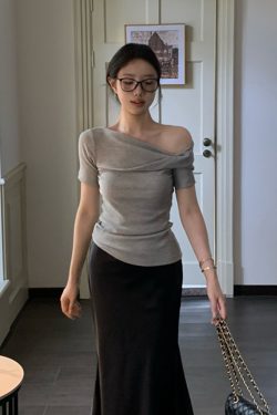 Plus Size Off-Shoulder Short Sleeve T-Shirt for Women - Summer Slim Fit Twisted Design, Trendy Spicy Girl Top