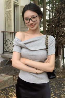 Plus Size Off-Shoulder Short Sleeve T-Shirt for Women - Summer Slim Fit Twisted Design, Trendy Spicy Girl Top