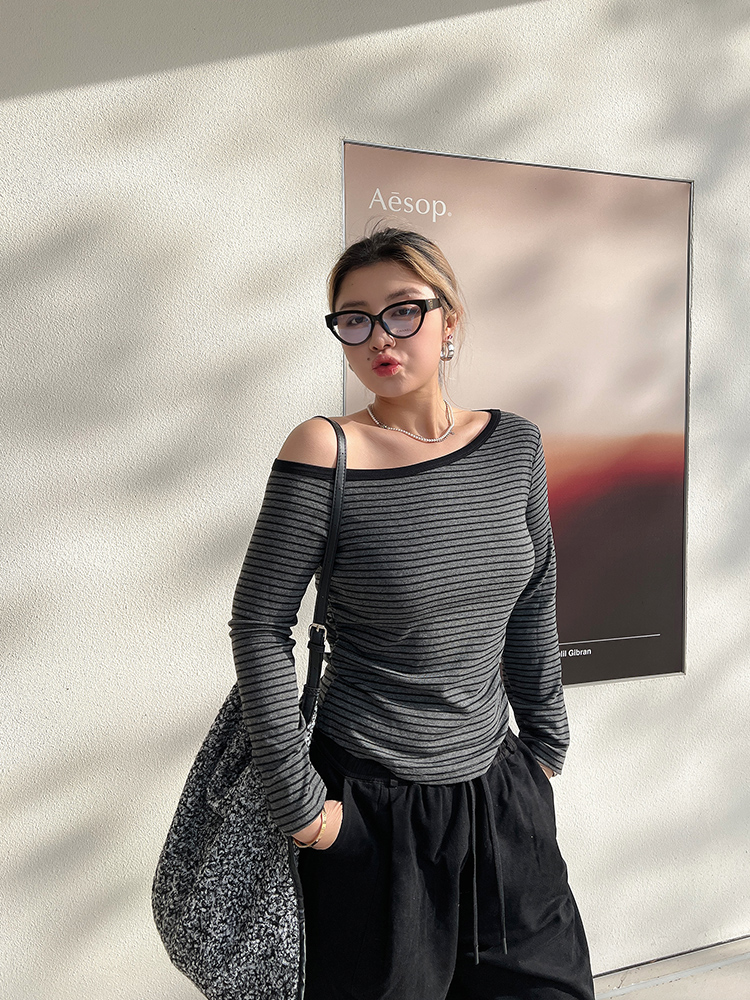 Plus-Size Off-Shoulder Striped Knitted Sweater Top - American Minimalist Slim-Fit Design for Comfortable Y2K Style Plus-Size Off-Shoulder Striped Knitted Sweater Top - American Minimalist Slim-Fit Design for Comfortable Y2K Style