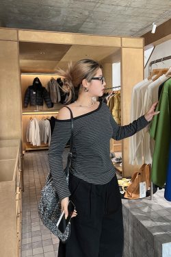 Plus-Size Off-Shoulder Striped Knitted Sweater Top - American Minimalist Slim-Fit Design for Comfortable Y2K Style