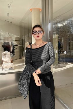 Plus-Size Off-Shoulder Striped Knitted Sweater Top - American Minimalist Slim-Fit Design for Comfortable Y2K Style