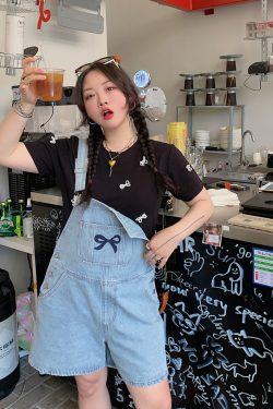 Plus Size Pearl Bow T-Shirt for Women - Handmade Short Sleeve Summer Top, Stylish and Trendy for 2025