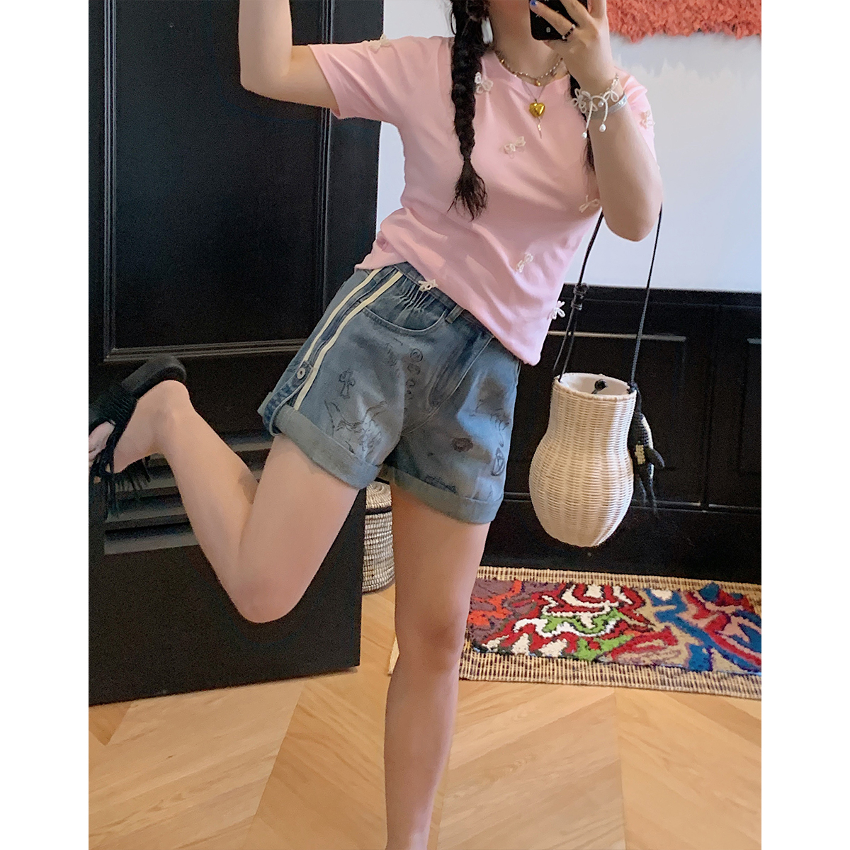 Plus Size Pearl Bow T-Shirt for Women - Handmade Short Sleeve Summer Top, Stylish and Trendy for 2025 Plus Size Pearl Bow T-Shirt for Women - Handmade Short Sleeve Summer Top, Stylish and Trendy for 2025