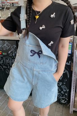 Plus Size Pearl Bow T-Shirt for Women - Handmade Short Sleeve Summer Top, Stylish and Trendy for 2025