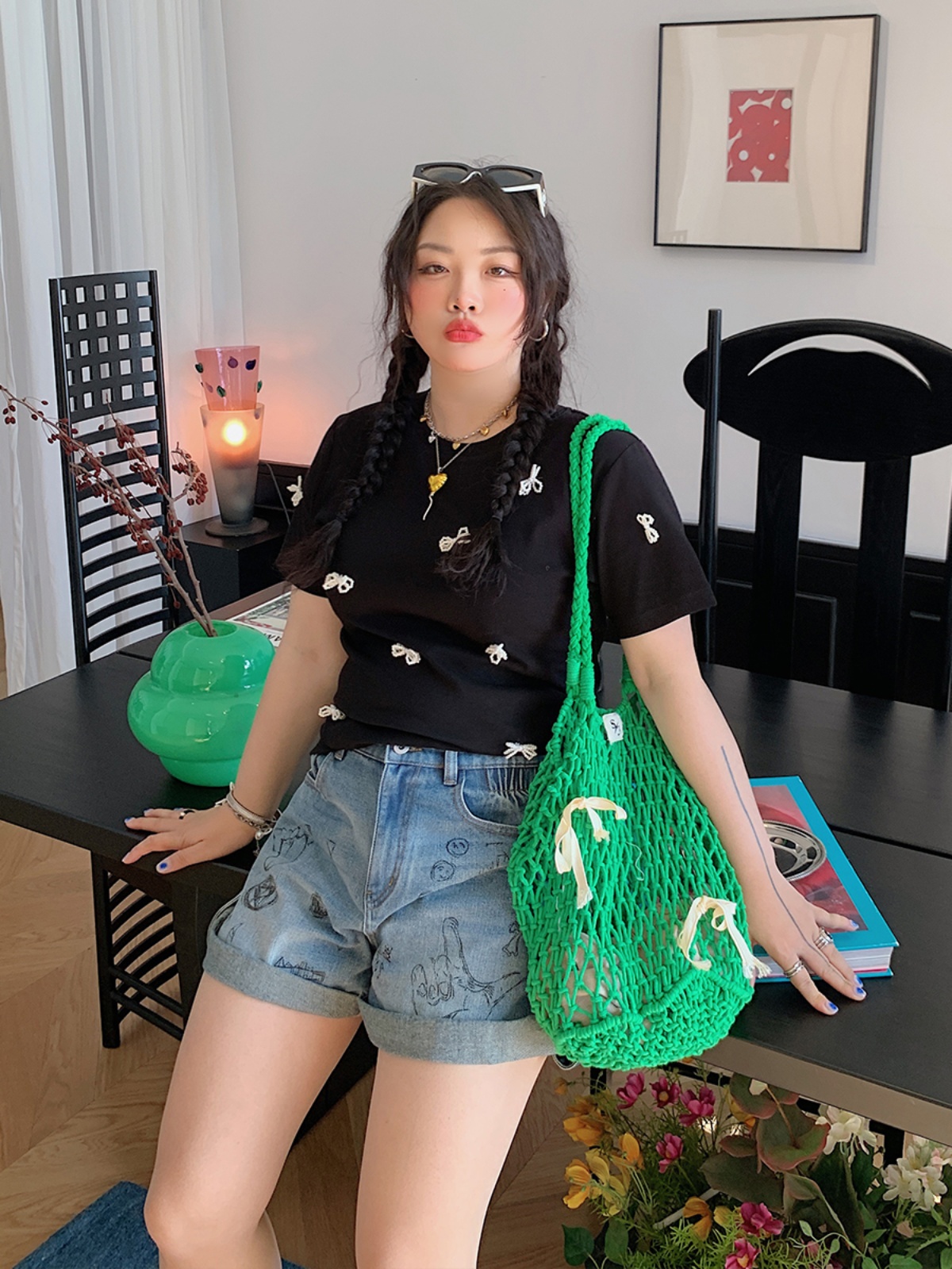 Plus Size Pearl Bow T-Shirt for Women - Handmade Short Sleeve Summer Top, Stylish and Trendy for 2025 Plus Size Pearl Bow T-Shirt for Women - Handmade Short Sleeve Summer Top, Stylish and Trendy for 2025