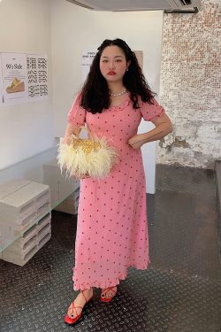 Plus Size Pink Embroidered Square-Neck Dress for Women - Summer 2025, Waist-Cinching, Slimming, Floral Style