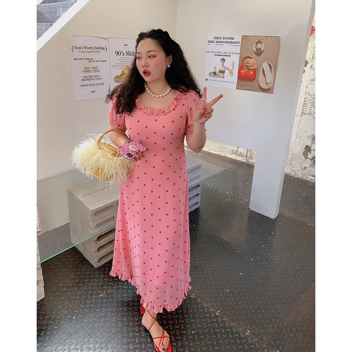 Plus Size Pink Embroidered Square-Neck Dress for Women - Summer 2025, Waist-Cinching, Slimming, Floral Style Plus Size Pink Embroidered Square-Neck Dress for Women - Summer 2025, Waist-Cinching, Slimming, Floral Style