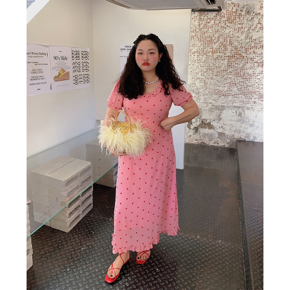 Plus Size Pink Embroidered Square-Neck Dress for Women - Summer 2025, Waist-Cinching, Slimming, Floral Style Plus Size Pink Embroidered Square-Neck Dress for Women - Summer 2025, Waist-Cinching, Slimming, Floral Style