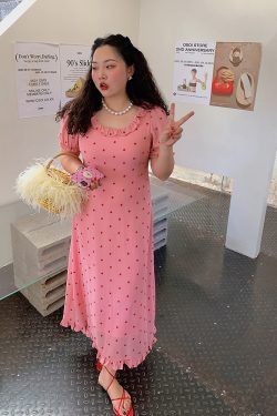 Plus Size Pink Embroidered Square-Neck Dress for Women - Summer 2025, Waist-Cinching, Slimming, Floral Style