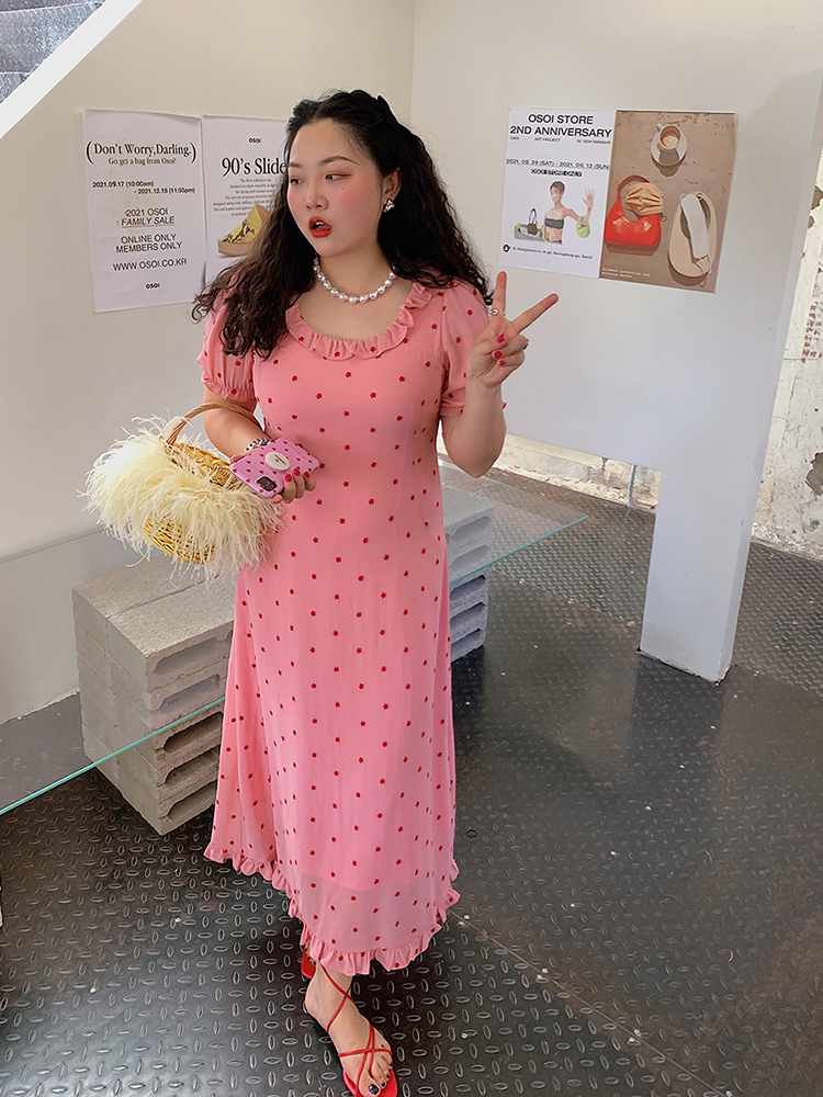 Plus Size Pink Embroidered Square-Neck Dress for Women - Summer 2025, Waist-Cinching, Slimming, Floral Style Plus Size Pink Embroidered Square-Neck Dress for Women - Summer 2025, Waist-Cinching, Slimming, Floral Style