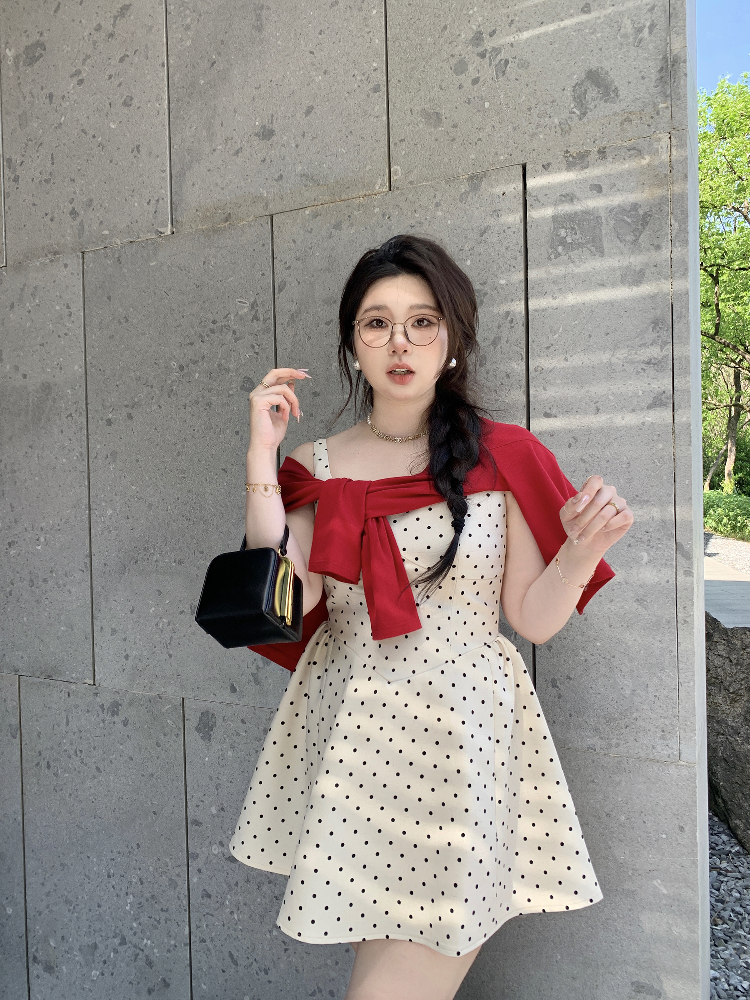 Plus-Size Polka Dot Dress with Spaghetti Straps, Snow-Topped Black Chocolate Design, Waist-Cinching, French Elegance, High-End Style Plus-Size Polka Dot Dress with Spaghetti Straps, Snow-Topped Black Chocolate Design, Waist-Cinching, French Elegance, High-End Style