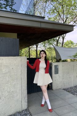Plus-Size Polka Dot Dress with Spaghetti Straps, Snow-Topped Black Chocolate Design, Waist-Cinching, French Elegance, High-End Style