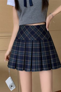 Plus Size Red Plaid Pleated Skirt for Women, Korean Style High-Waisted A-Line Short Skirt, Slimming and Hip-Covering Fashion Piece