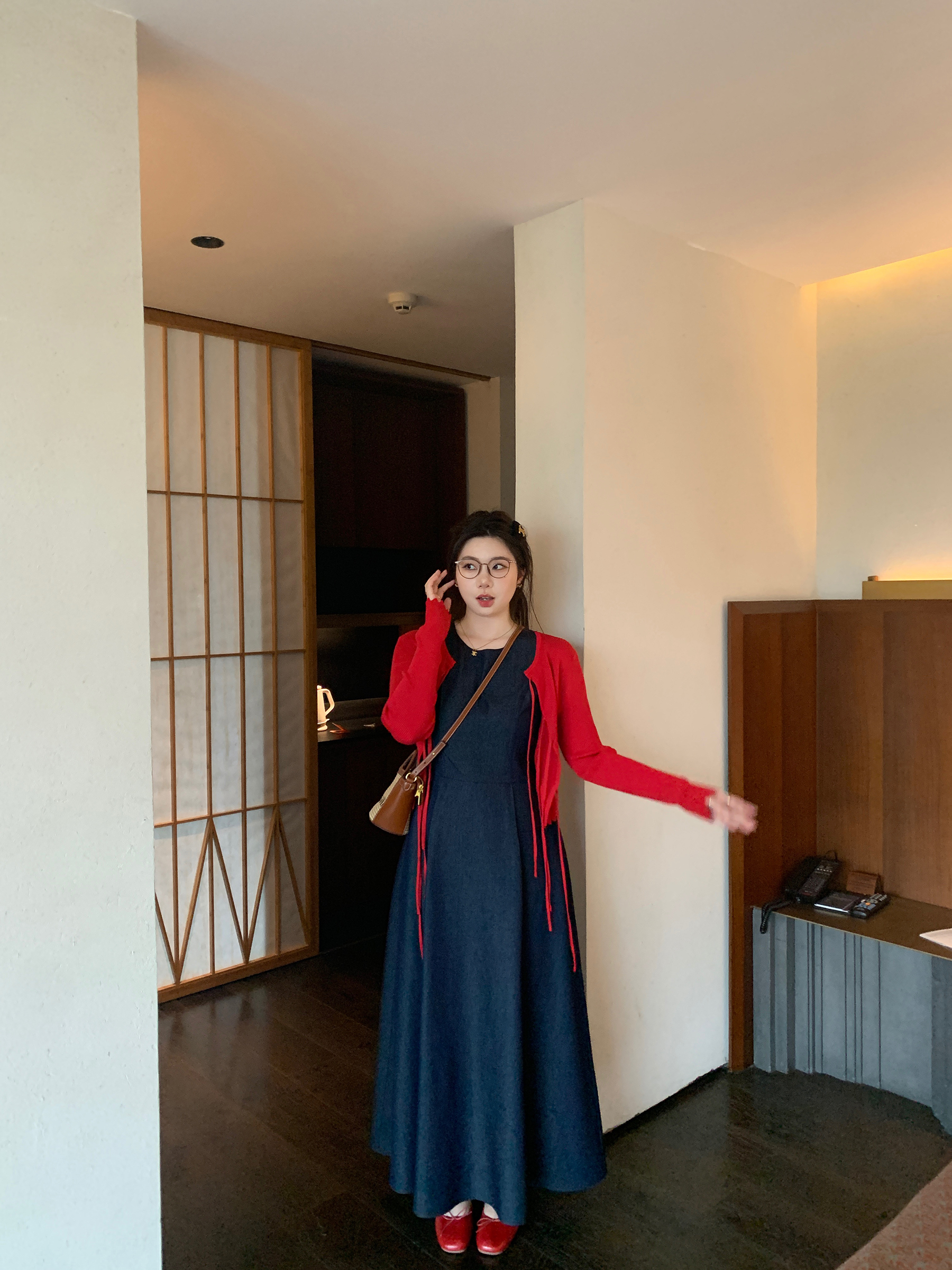 Plus Size Retro Blue Sleeveless Denim Dress with Elegant Vest - Chubby Urban Style Long Skirt for Weekly Reports Plus Size Retro Blue Sleeveless Denim Dress with Elegant Vest - Chubby Urban Style Long Skirt for Weekly Reports