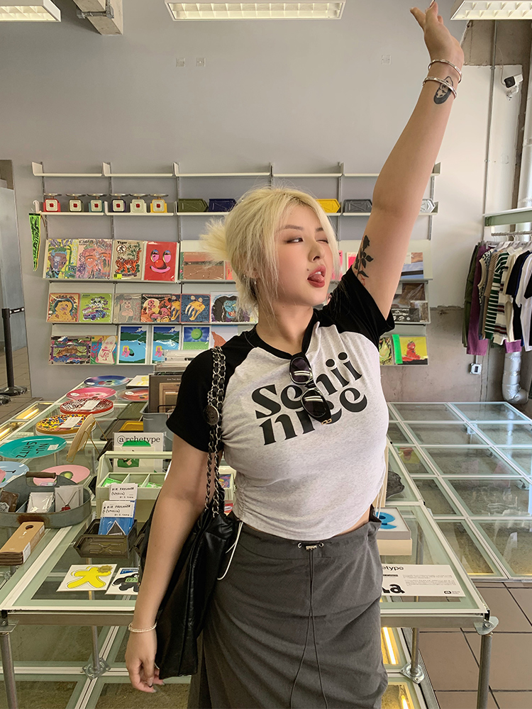 Plus Size Retro Color Block Letter Print Drawstring T-Shirt Top for Women - Slimming Shoulder Design, Casual Y2K Style Plus Size Retro Color Block Letter Print Drawstring T-Shirt Top for Women - Slimming Shoulder Design, Casual Y2K Style