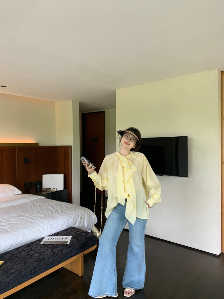 Plus-Size Retro Light Blue Stretchy Butt-Lifting Slim-Fit Flared Pants - Supermodel Shaping for a Chic 90s Look Plus-Size Retro Light Blue Stretchy Butt-Lifting Slim-Fit Flared Pants - Supermodel Shaping for a Chic 90s Look