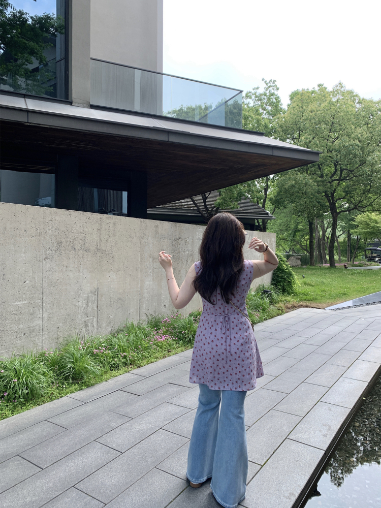 Plus-Size Retro Light Blue Stretchy Butt-Lifting Slim-Fit Flared Pants - Supermodel Shaping for a Chic 90s Look Plus-Size Retro Light Blue Stretchy Butt-Lifting Slim-Fit Flared Pants - Supermodel Shaping for a Chic 90s Look