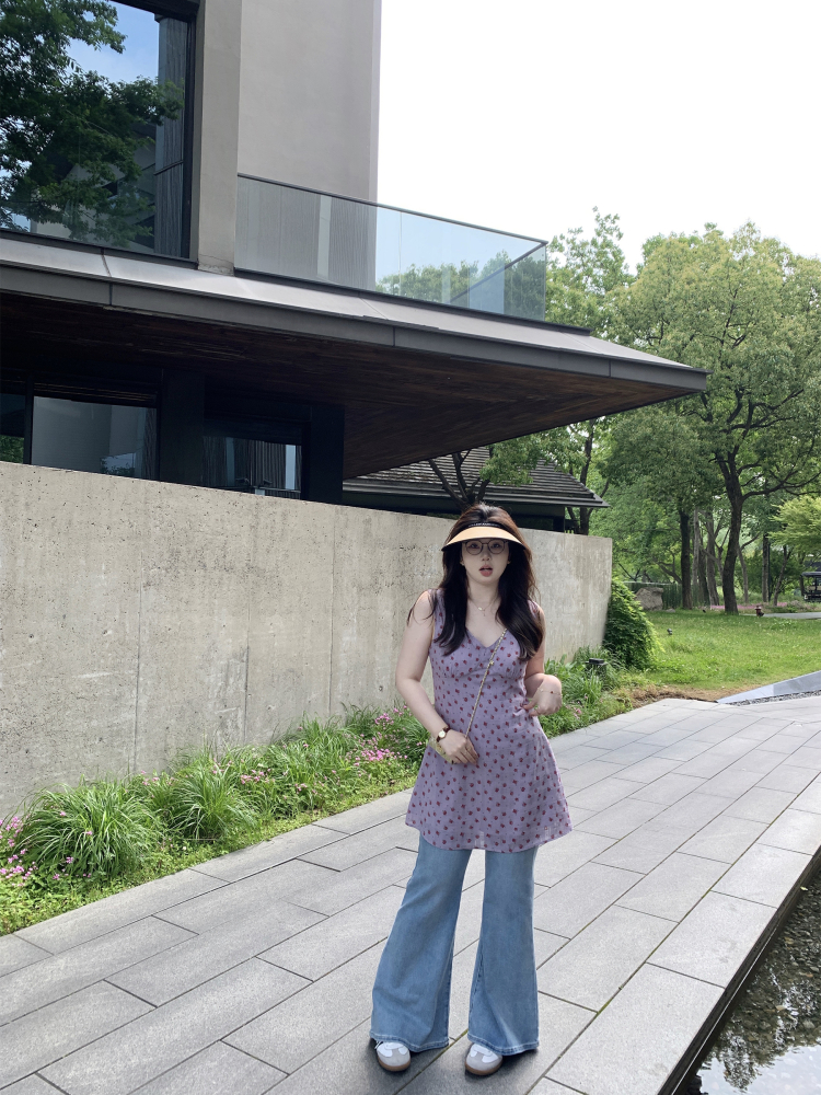 Plus-Size Retro Light Blue Stretchy Butt-Lifting Slim-Fit Flared Pants - Supermodel Shaping for a Chic 90s Look Plus-Size Retro Light Blue Stretchy Butt-Lifting Slim-Fit Flared Pants - Supermodel Shaping for a Chic 90s Look