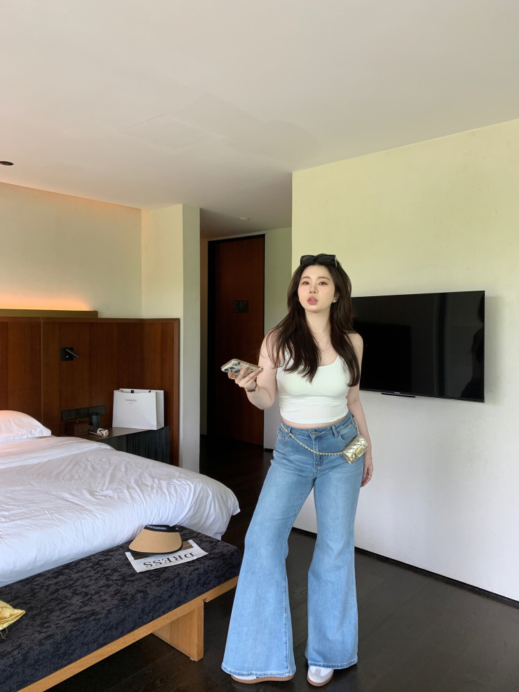 Plus-Size Retro Light Blue Stretchy Butt-Lifting Slim-Fit Flared Pants - Supermodel Shaping for a Chic 90s Look Plus-Size Retro Light Blue Stretchy Butt-Lifting Slim-Fit Flared Pants - Supermodel Shaping for a Chic 90s Look