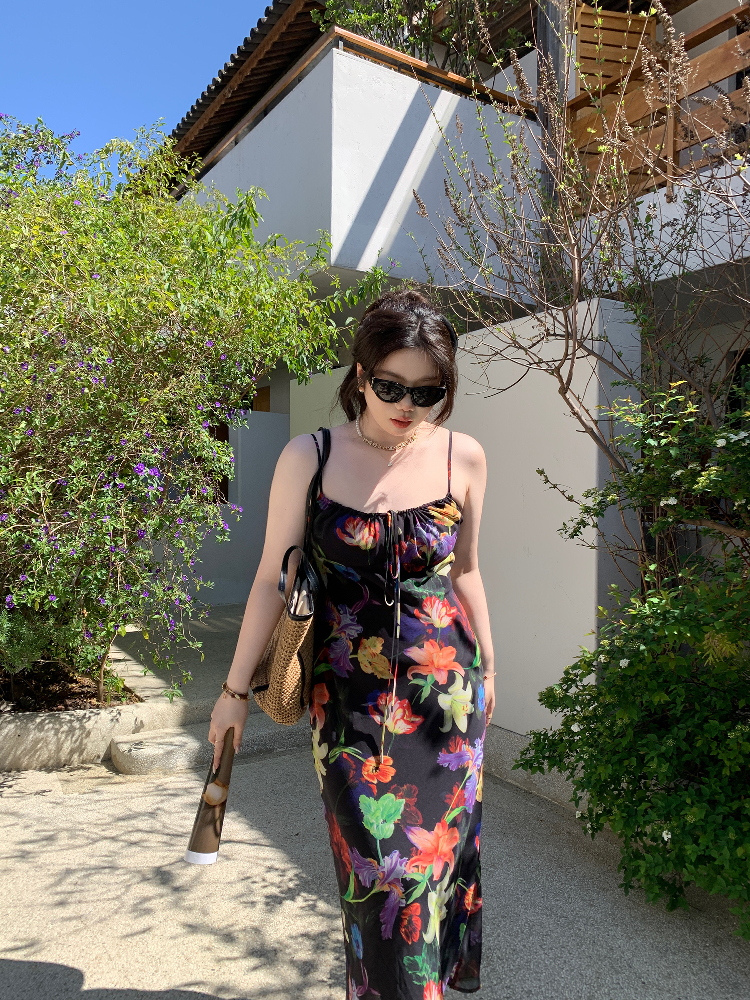 Plus Size Retro Tropical Floral Print Sling Dress - Slightly Chubby Summer Style for a Chic City Look Plus Size Retro Tropical Floral Print Sling Dress - Slightly Chubby Summer Style for a Chic City Look