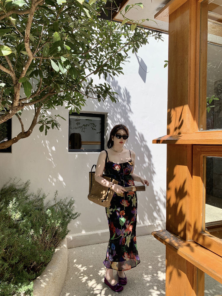 Plus Size Retro Tropical Floral Print Sling Dress - Slightly Chubby Summer Style for a Chic City Look Plus Size Retro Tropical Floral Print Sling Dress - Slightly Chubby Summer Style for a Chic City Look