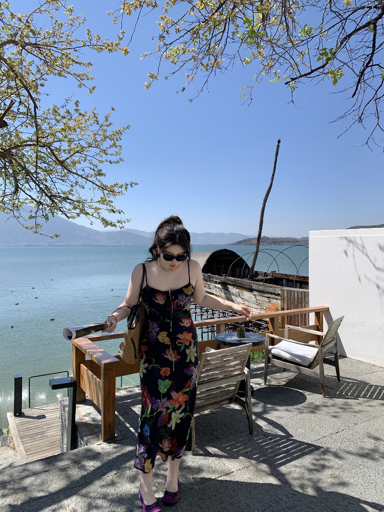 Plus Size Retro Tropical Floral Print Sling Dress - Slightly Chubby Summer Style for a Chic City Look Plus Size Retro Tropical Floral Print Sling Dress - Slightly Chubby Summer Style for a Chic City Look