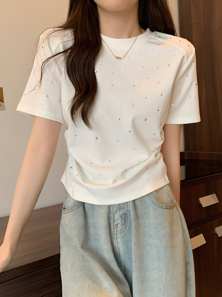 Plus-Size Rhinestone Ruched Short-Sleeve T-Shirt for Summer - Trendy Slimming Design for Women Plus-Size Rhinestone Ruched Short-Sleeve T-Shirt for Summer - Trendy Slimming Design for Women