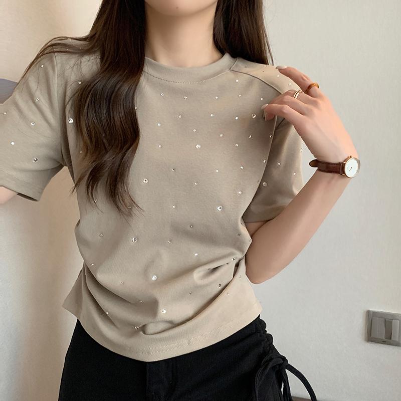 Plus-Size Rhinestone Ruched Short-Sleeve T-Shirt for Summer - Trendy Slimming Design for Women Plus-Size Rhinestone Ruched Short-Sleeve T-Shirt for Summer - Trendy Slimming Design for Women