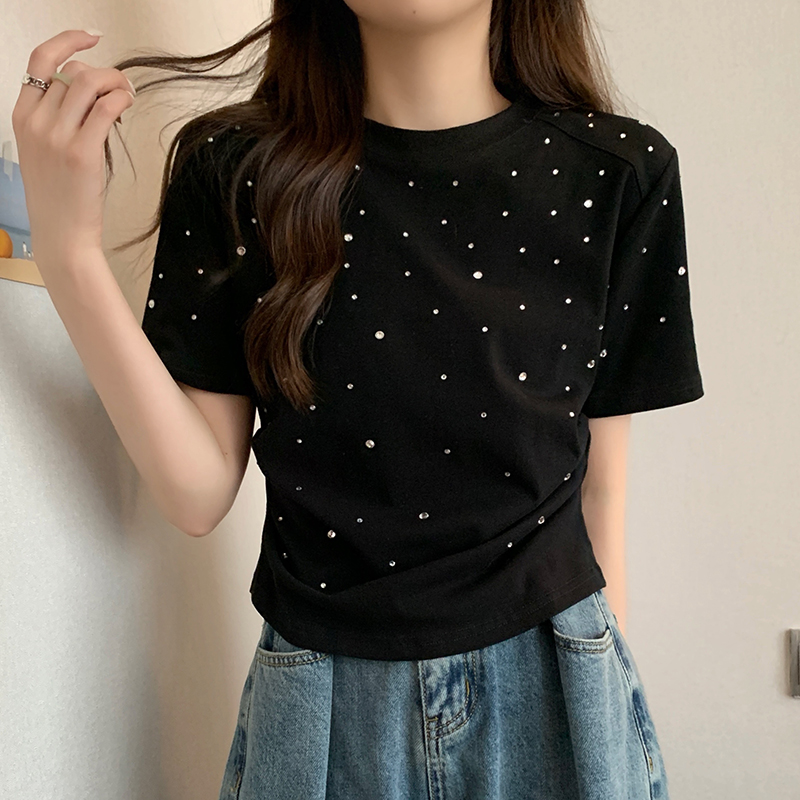 Plus-Size Rhinestone Ruched Short-Sleeve T-Shirt for Summer - Trendy Slimming Design for Women Plus-Size Rhinestone Ruched Short-Sleeve T-Shirt for Summer - Trendy Slimming Design for Women