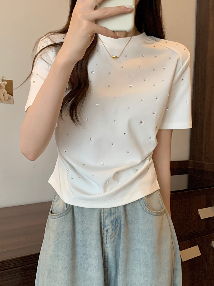 Plus-Size Rhinestone Ruched Short-Sleeve T-Shirt for Summer - Trendy Slimming Design for Women Plus-Size Rhinestone Ruched Short-Sleeve T-Shirt for Summer - Trendy Slimming Design for Women