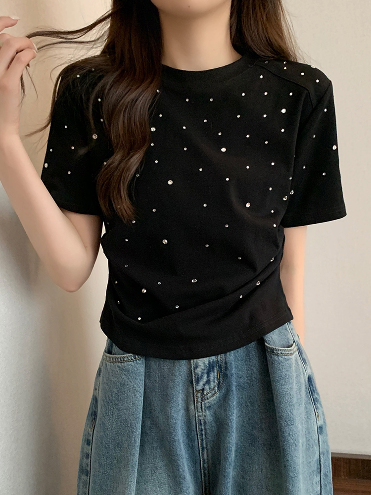 Plus-Size Rhinestone Ruched Short-Sleeve T-Shirt for Summer - Trendy Slimming Design for Women Plus-Size Rhinestone Ruched Short-Sleeve T-Shirt for Summer - Trendy Slimming Design for Women