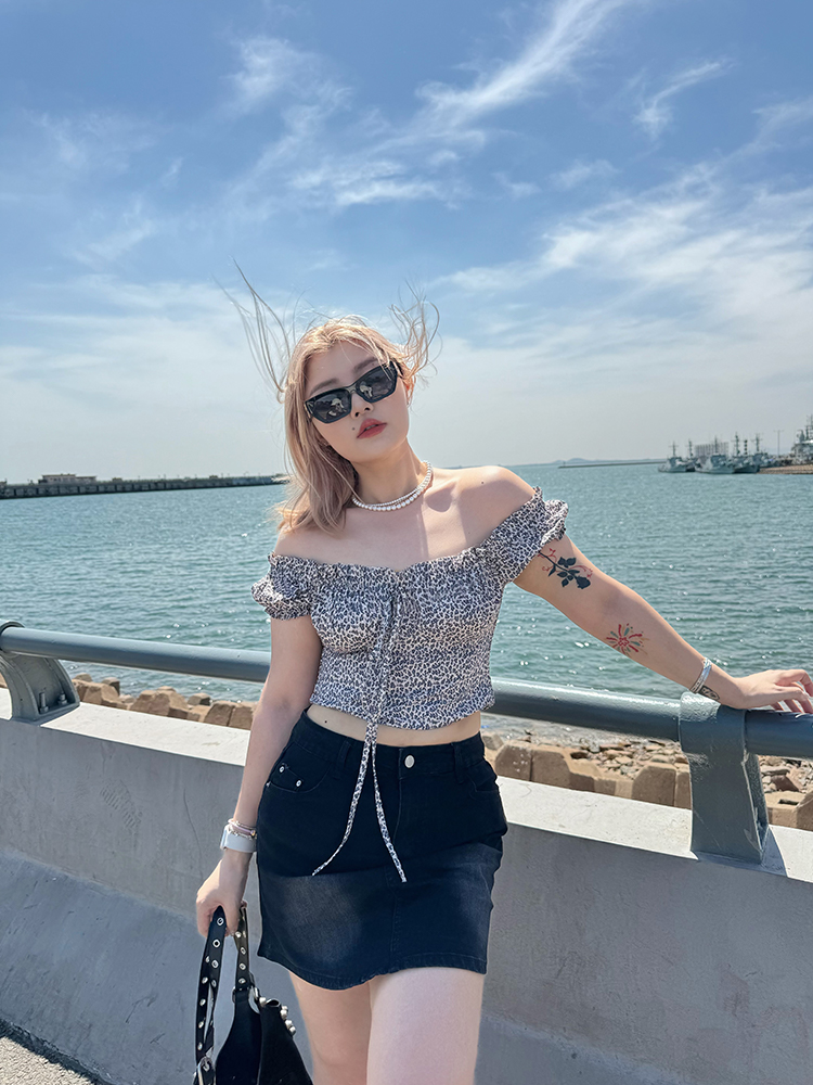 Plus Size Sexy Women's Elastic Slimming T-Shirt - Versatile Hot Girl Summer Must-Have Top for Y2K and Casual Style Plus Size Sexy Women's Elastic Slimming T-Shirt - Versatile Hot Girl Summer Must-Have Top for Y2K and Casual Style