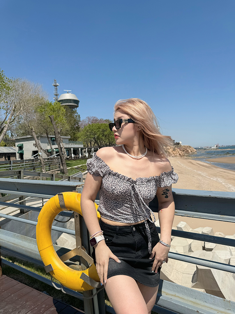 Plus Size Sexy Women's Elastic Slimming T-Shirt - Versatile Hot Girl Summer Must-Have Top for Y2K and Casual Style Plus Size Sexy Women's Elastic Slimming T-Shirt - Versatile Hot Girl Summer Must-Have Top for Y2K and Casual Style