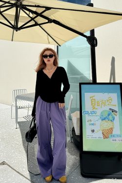 Plus Size Simple Black V-Neck T-Shirt - Comfortable Stretch Basic Top for Spring - Versatile Everyday Wear