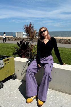 Plus Size Simple Black V-Neck T-Shirt - Comfortable Stretch Basic Top for Spring - Versatile Everyday Wear