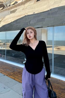 Plus Size Simple Black V-Neck T-Shirt - Comfortable Stretch Basic Top for Spring - Versatile Everyday Wear