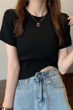 Plus-Size Slim Fit Cropped Ice Silk Short-Sleeve T-Shirt for Summer, Sweet and Spicy Style, Lightweight Knitted Top for Women