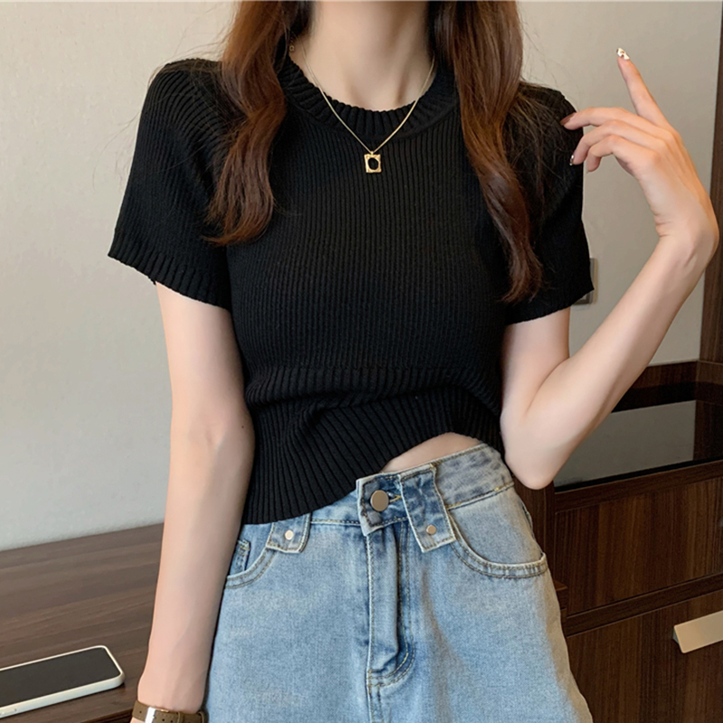 Plus-Size Slim Fit Cropped Ice Silk Short-Sleeve T-Shirt for Summer, Sweet and Spicy Style, Lightweight Knitted Top for Women Plus-Size Slim Fit Cropped Ice Silk Short-Sleeve T-Shirt for Summer, Sweet and Spicy Style, Lightweight Knitted Top for Women