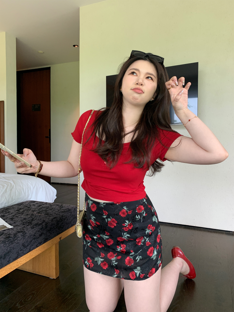 Plus Size Slim Fit Short Sleeve Crop Top for Cute Girls - Trendy and Comfortable Summer Style Plus Size Slim Fit Short Sleeve Crop Top for Cute Girls - Trendy and Comfortable Summer Style